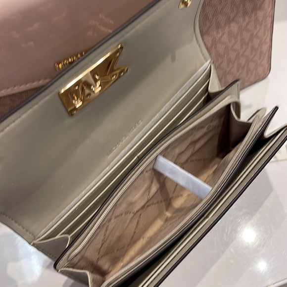 Michael Kors Mimi Large Saffiano Leather Bi-Fold Continental Wallet
Light Sand - Picture 9 of 16